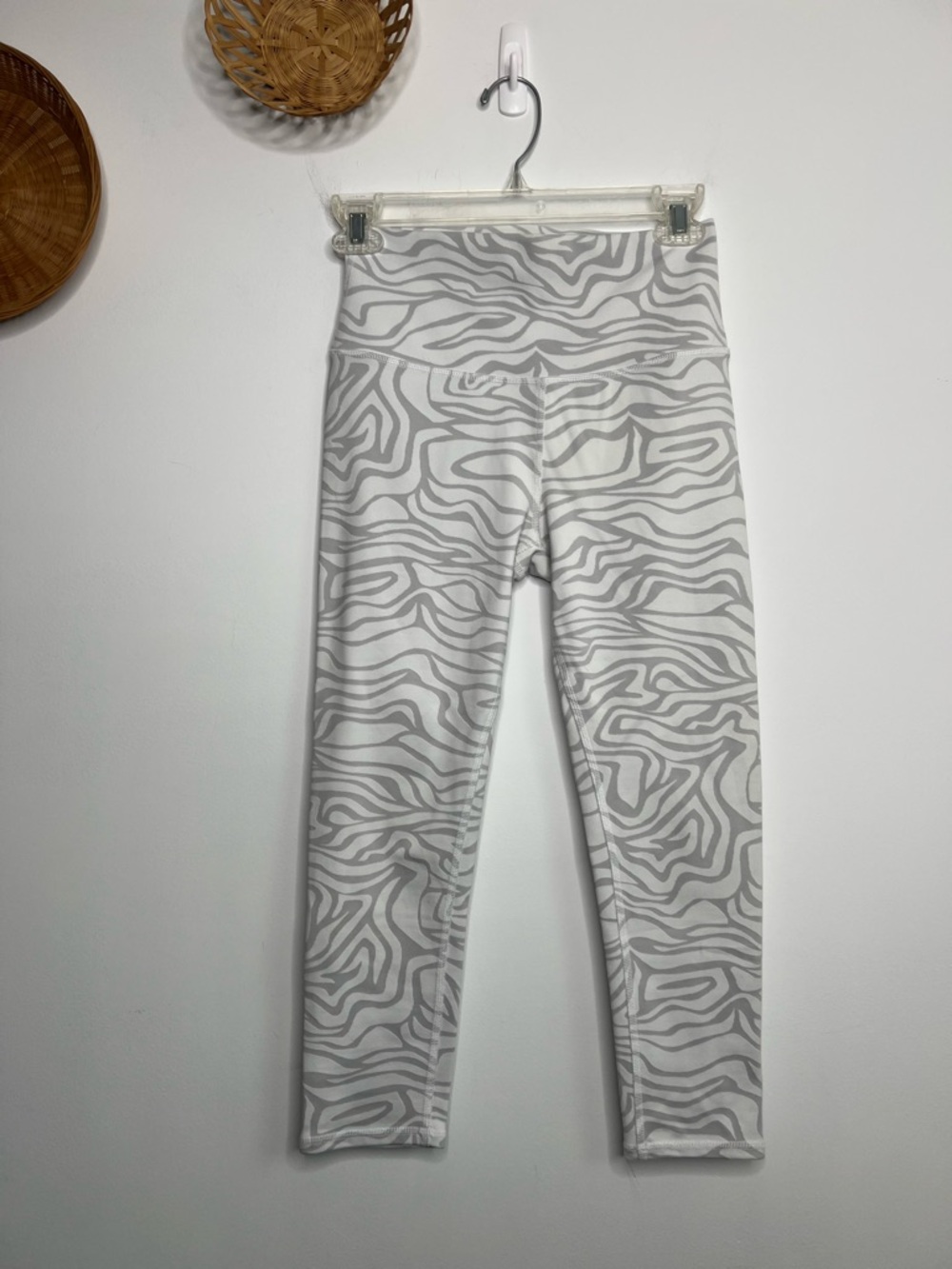 Alo Yoga Airbrush cropped workout leggings Size Small